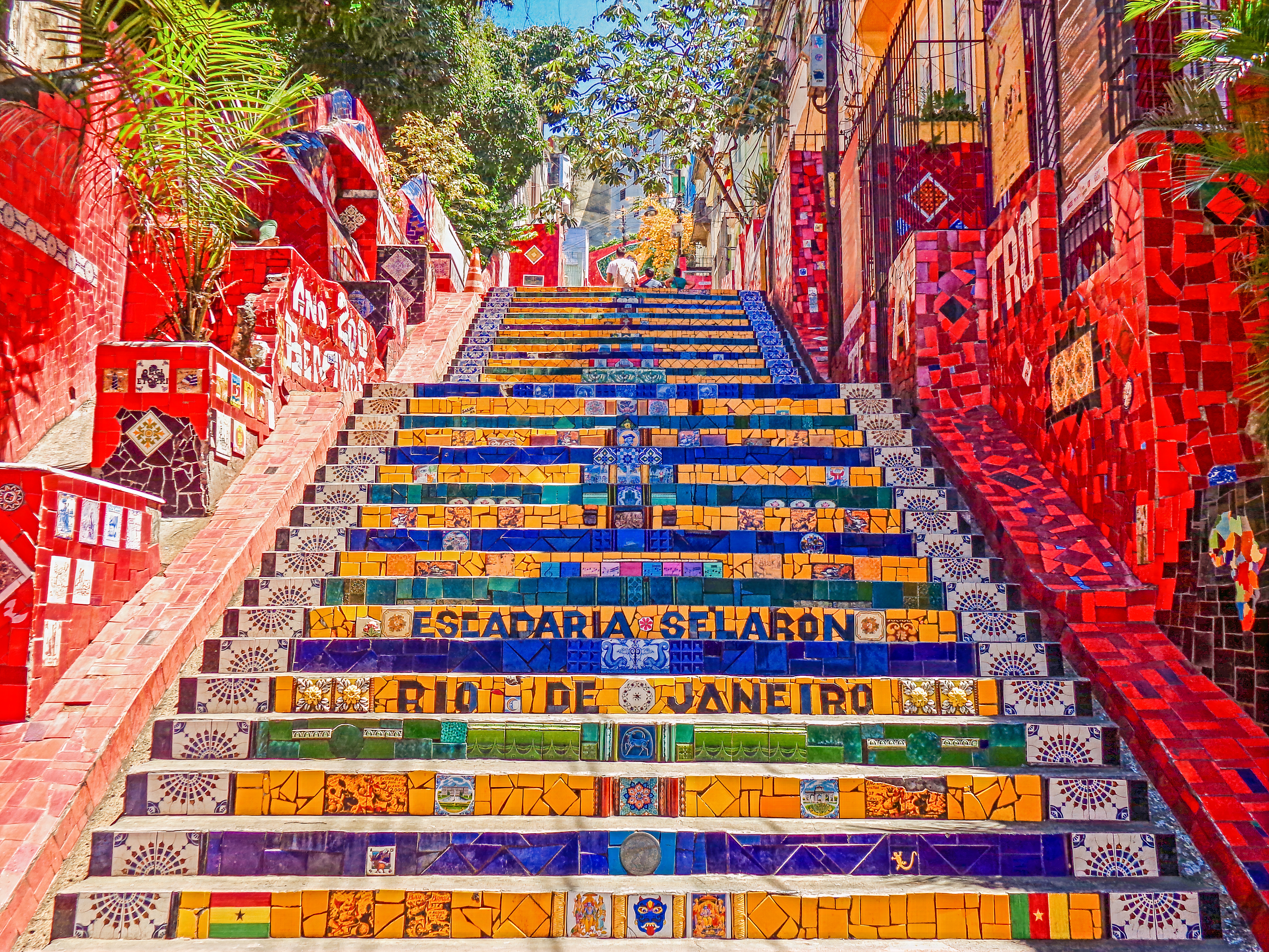 Bunte Treppe mit Mosaiken
